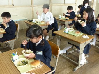 給食