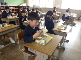 給食