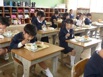 給食