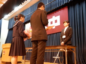 2学期終業式・離任式・表彰式写真04