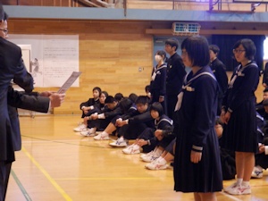 2学期終業式・離任式・表彰式写真08